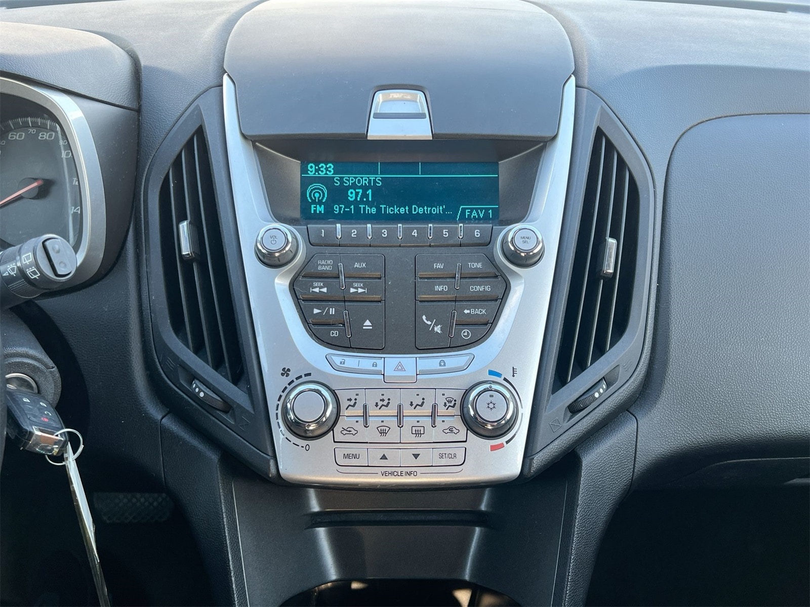 Thumbnail: 2011 Chevrolet Equinox - 27