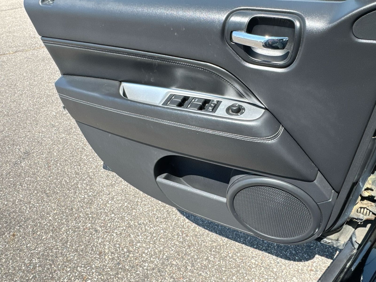 Thumbnail: 2014 Jeep Compass - 28