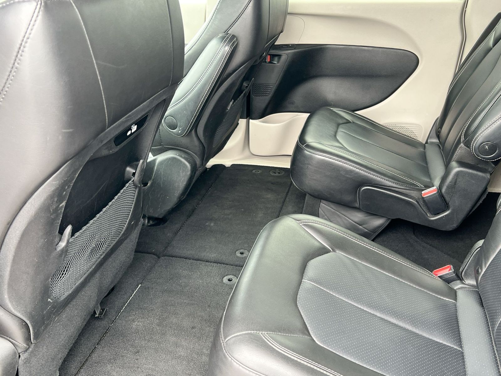 Thumbnail: 2023 Chrysler Pacifica - 18