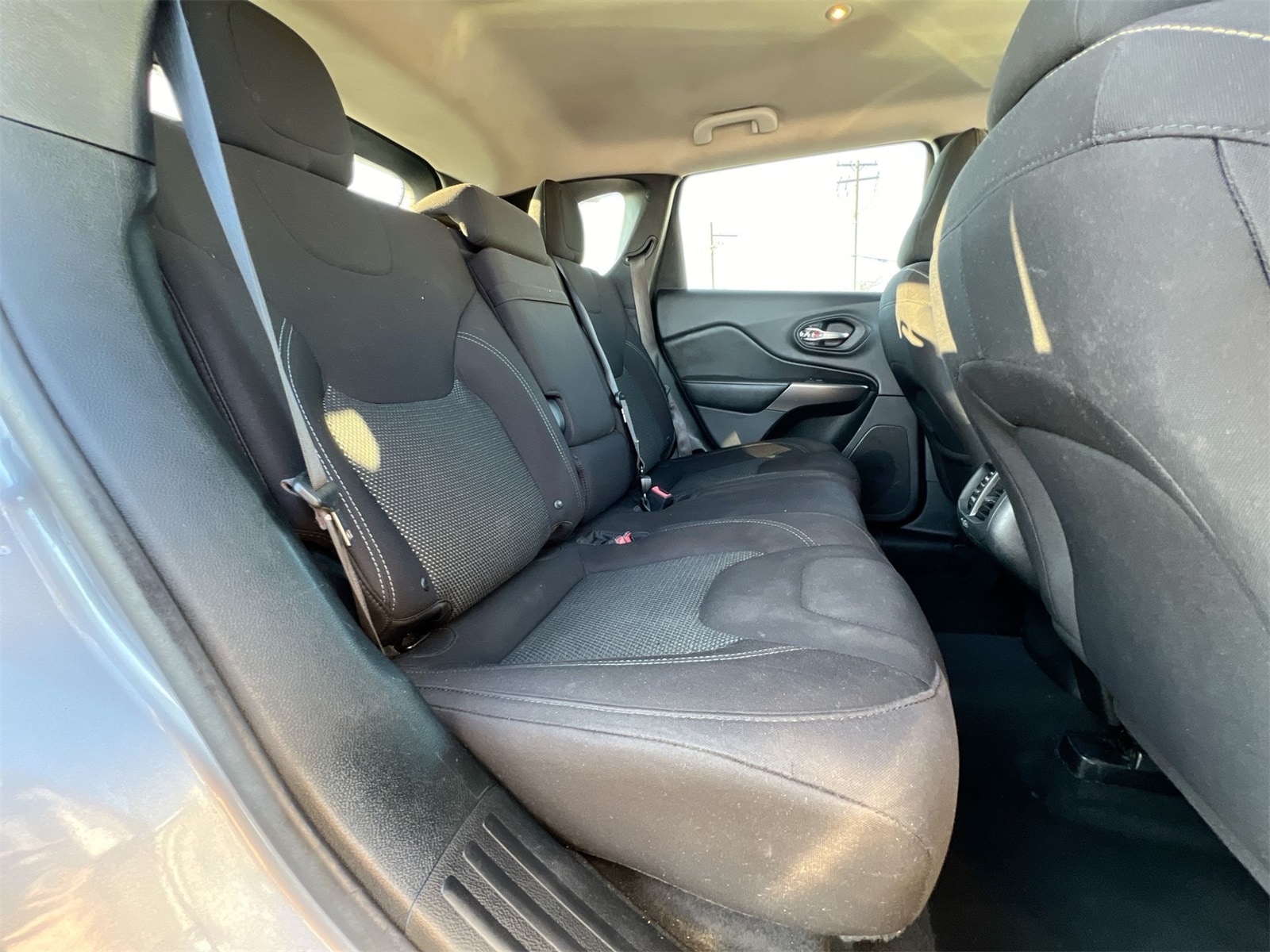 Thumbnail: 2019 Jeep Cherokee - 20