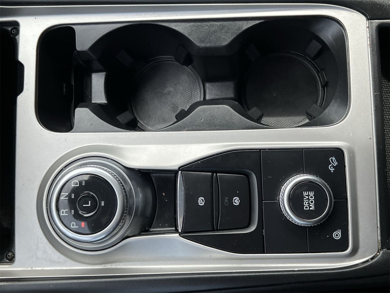 Thumbnail: 2022 Ford Explorer - 32