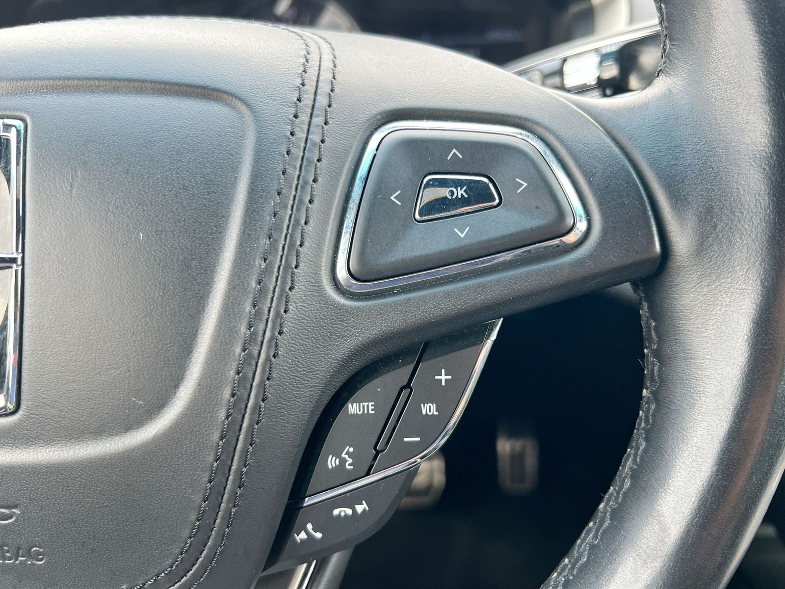 Thumbnail: 2019 Lincoln MKZ - 23