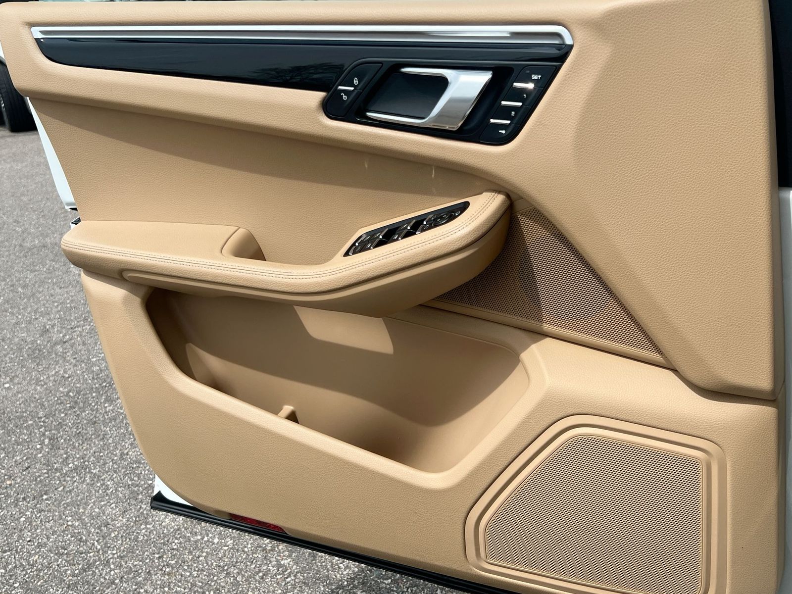 Thumbnail: 2015 Porsche Macan - 29