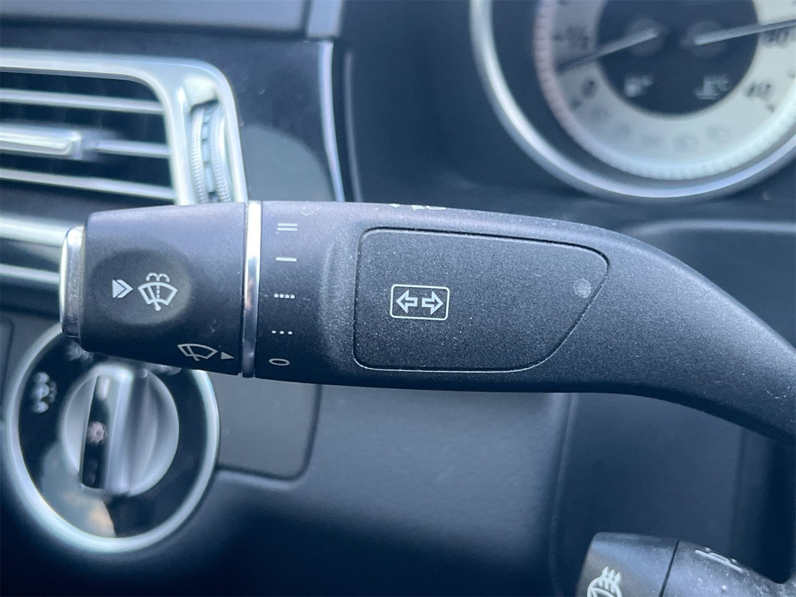 Thumbnail: 2016 Mercedes-Benz E-Class - 25