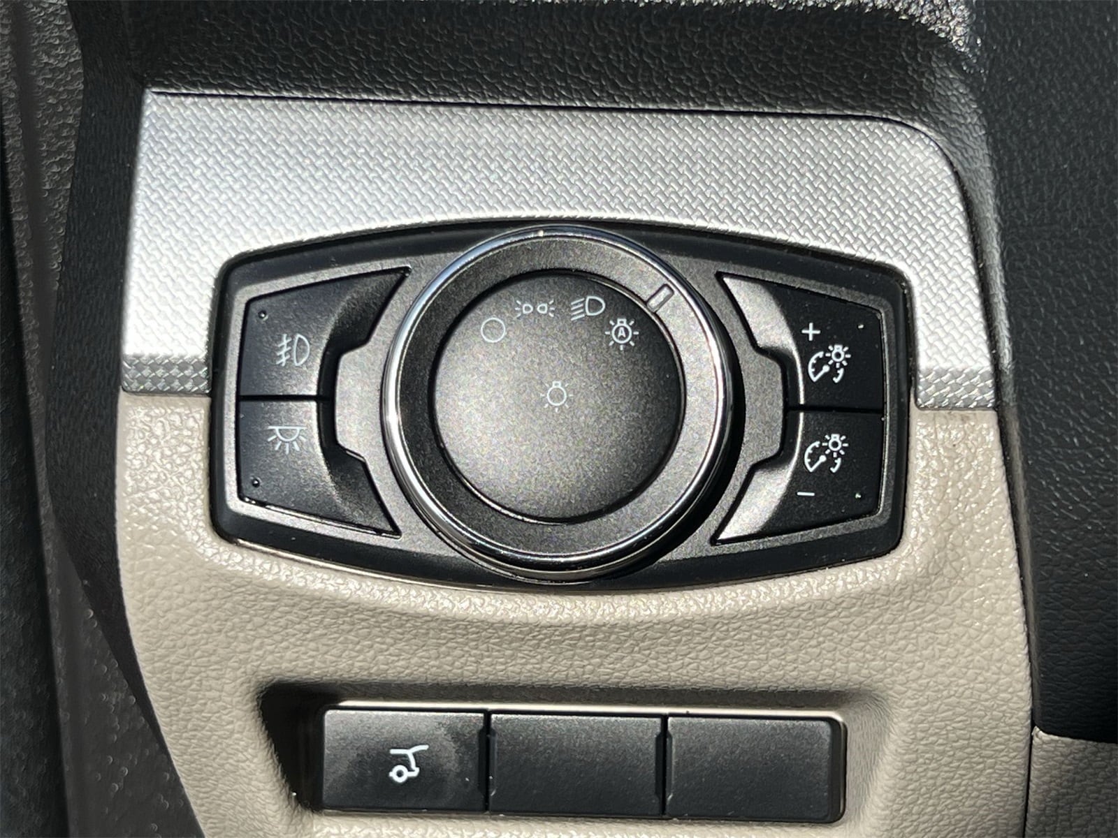 Thumbnail: 2015 Ford Explorer - 18