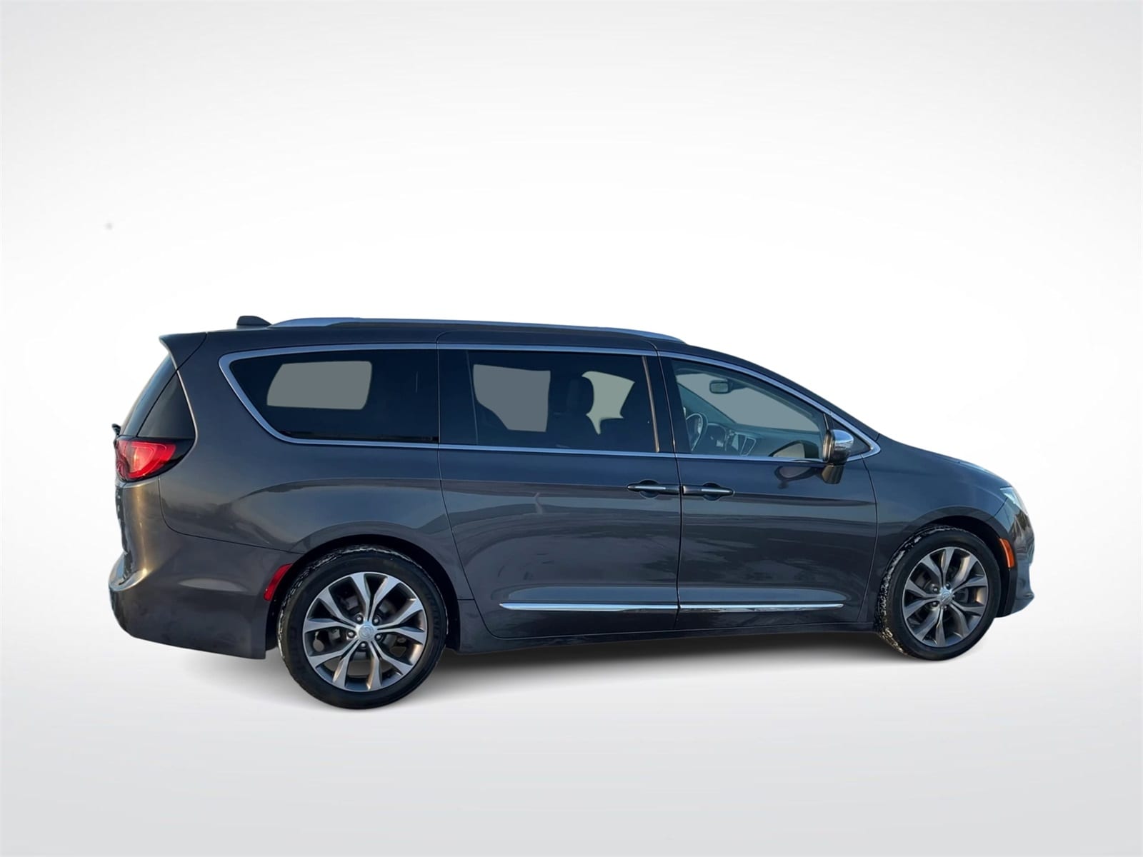 Thumbnail: 2018 Chrysler Pacifica - 9