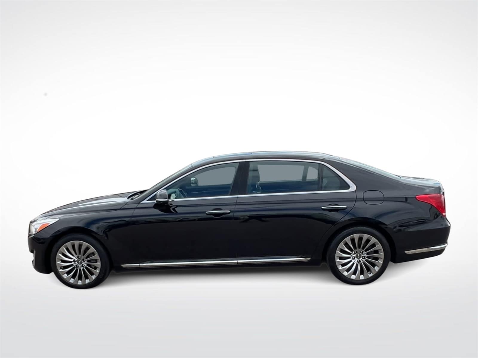 Thumbnail: 2017 Genesis G90 - 5