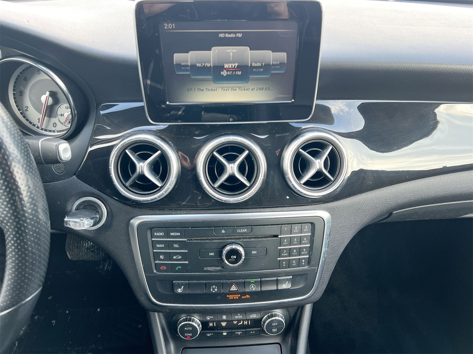 Thumbnail: 2015 Mercedes-Benz CLA - 26