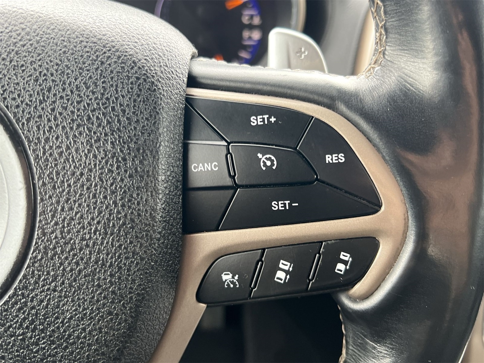 Thumbnail: 2017 Jeep Grand Cherokee - 25