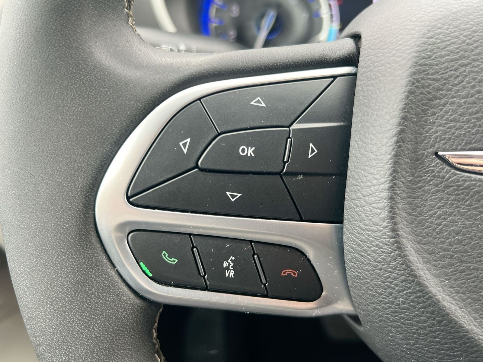 Thumbnail: 2023 Chrysler Pacifica - 23