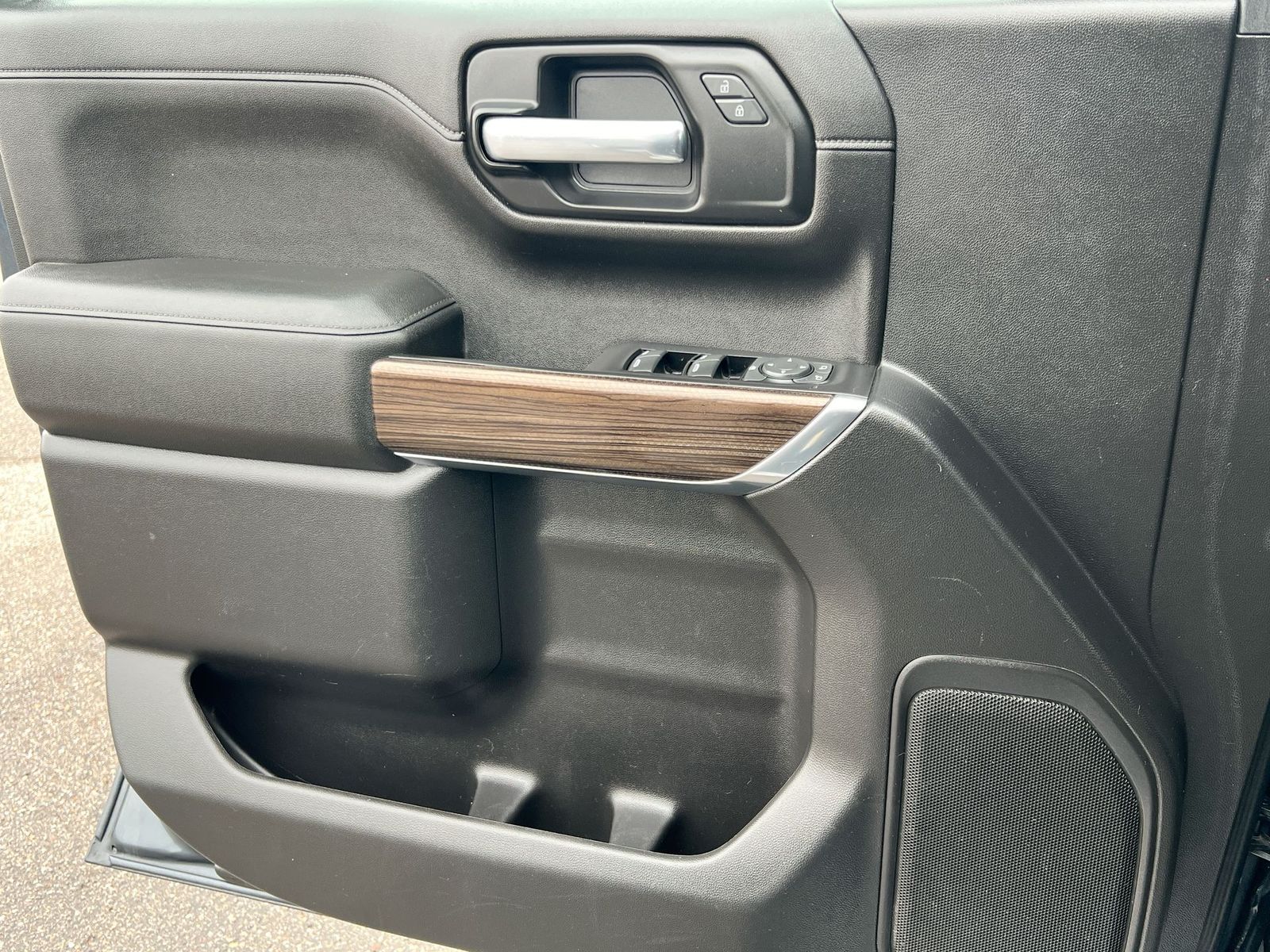 Thumbnail: 2020 Chevrolet Silverado 1500 - 28