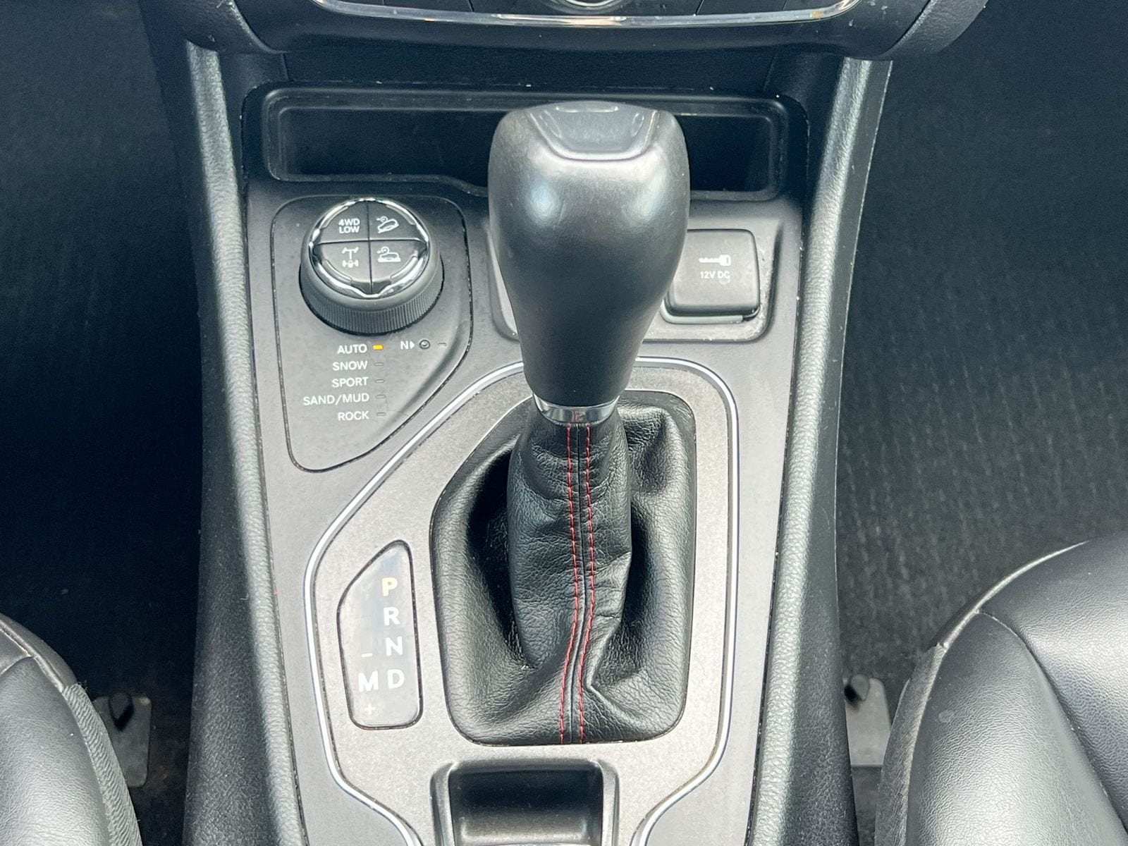 Thumbnail: 2019 Jeep Cherokee - 32