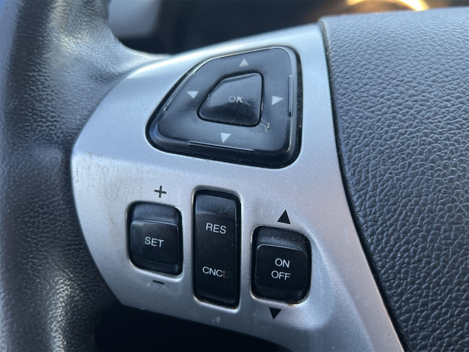 Thumbnail: 2011 Ford Edge - 23