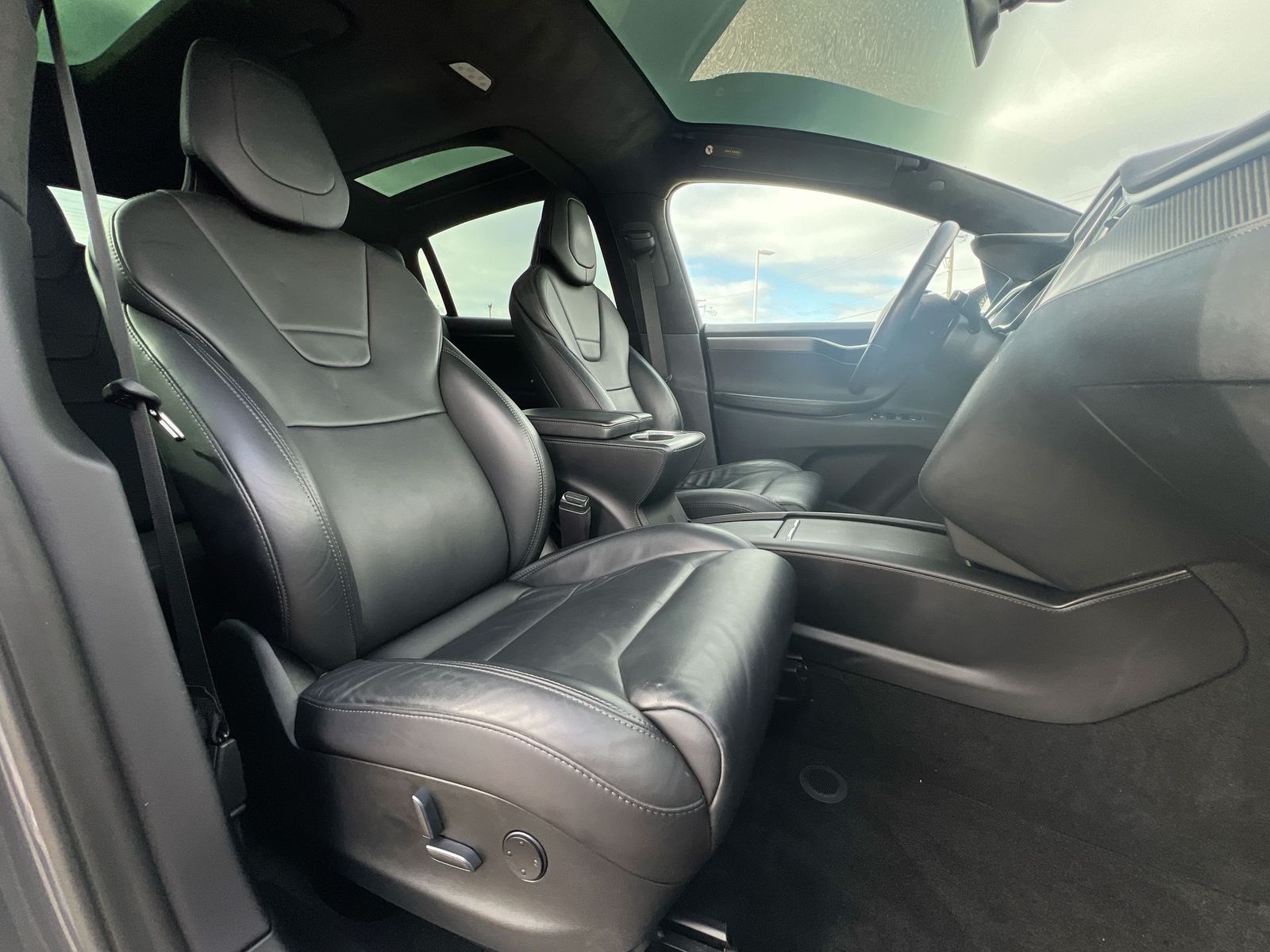 Thumbnail: 2017 Tesla Model X - 21