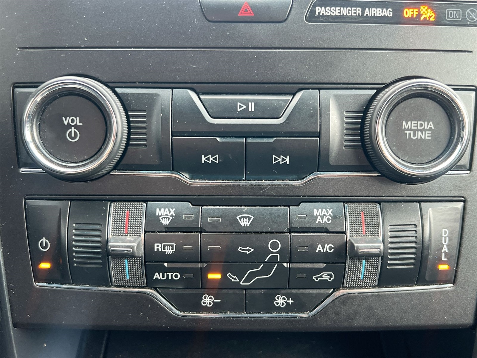 Thumbnail: 2018 Ford Explorer - 29