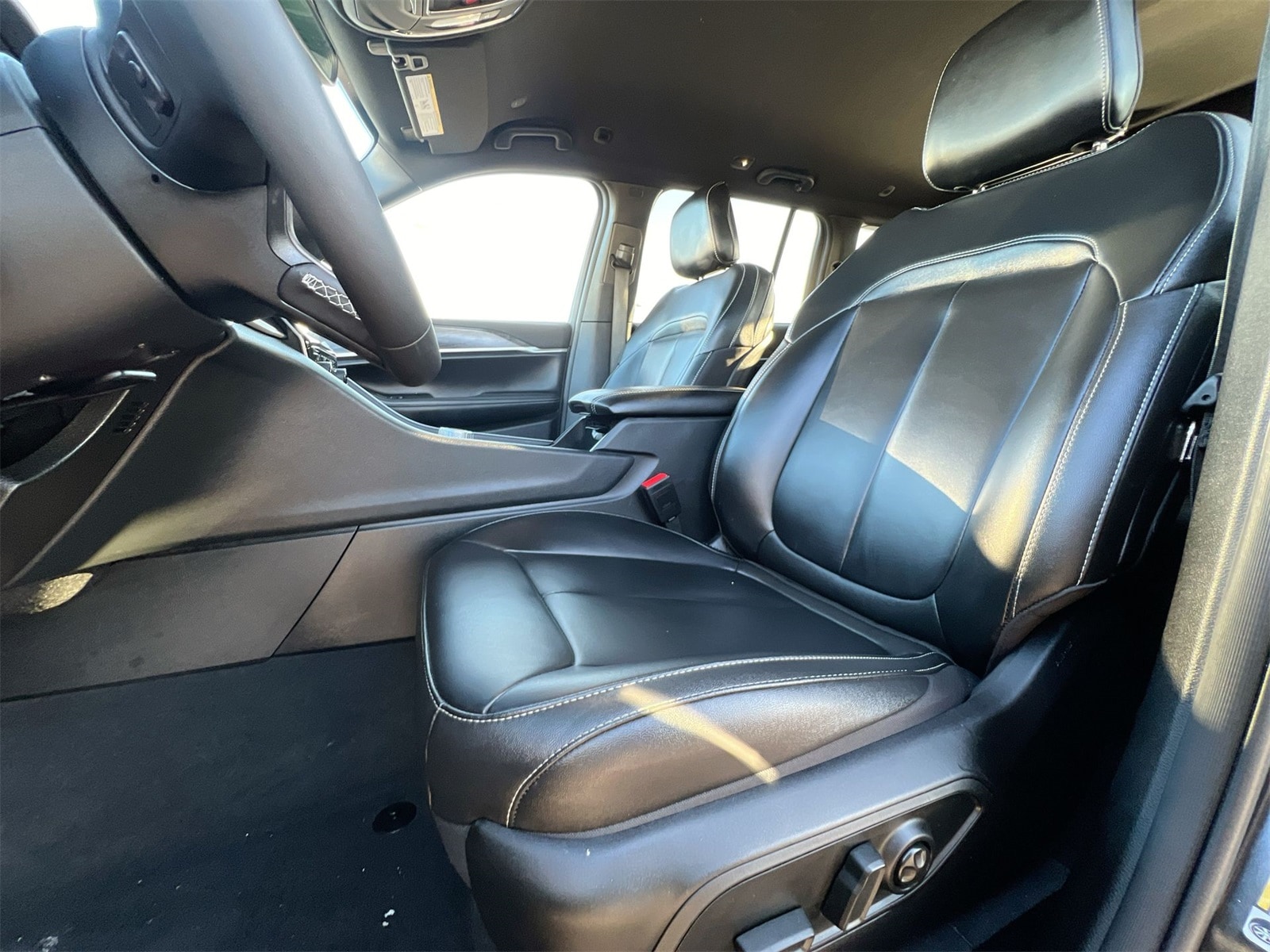 Thumbnail: 2024 Jeep Grand Cherokee - 16