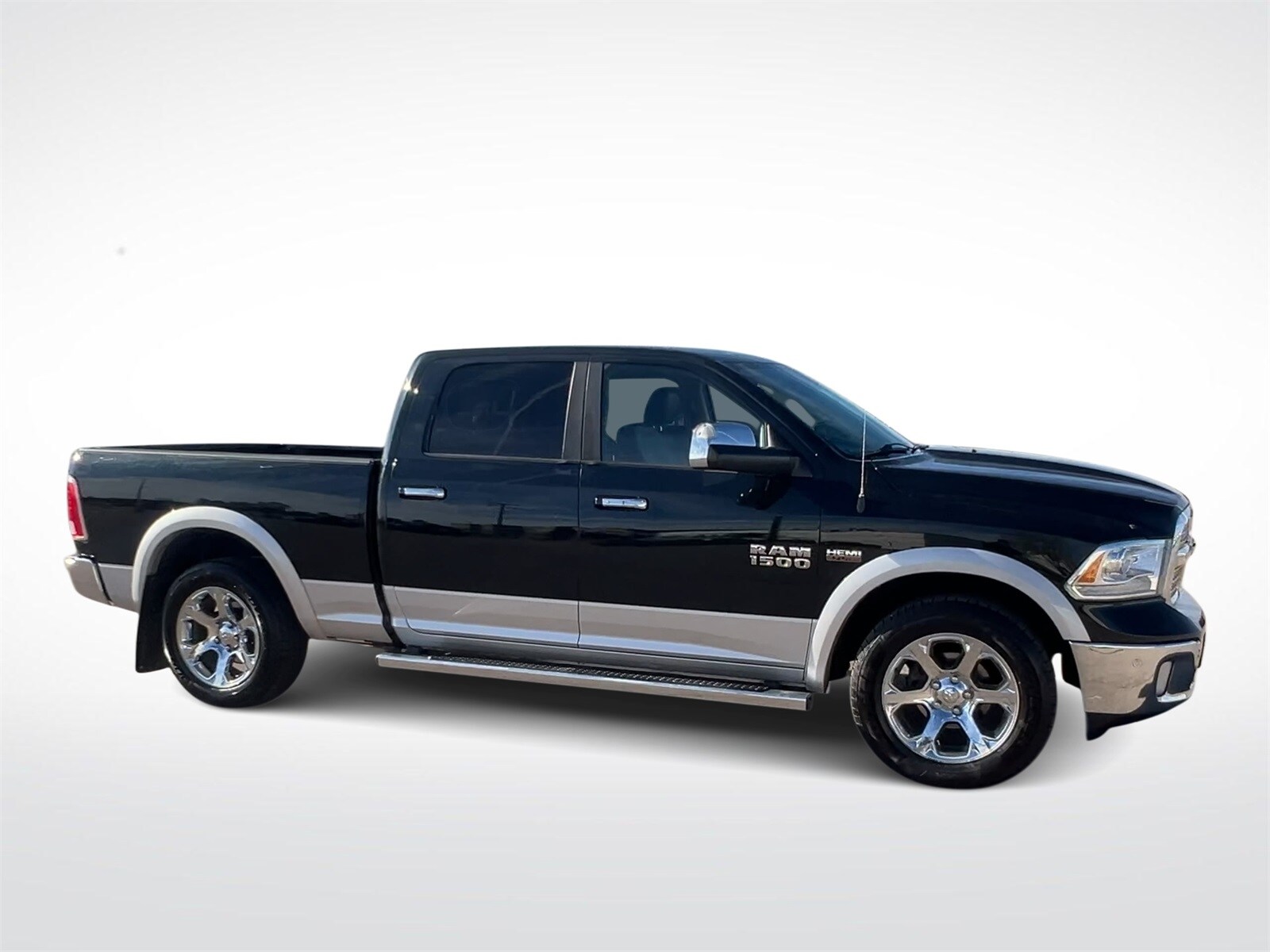 2016 Ram 1500 Laramie photo 2