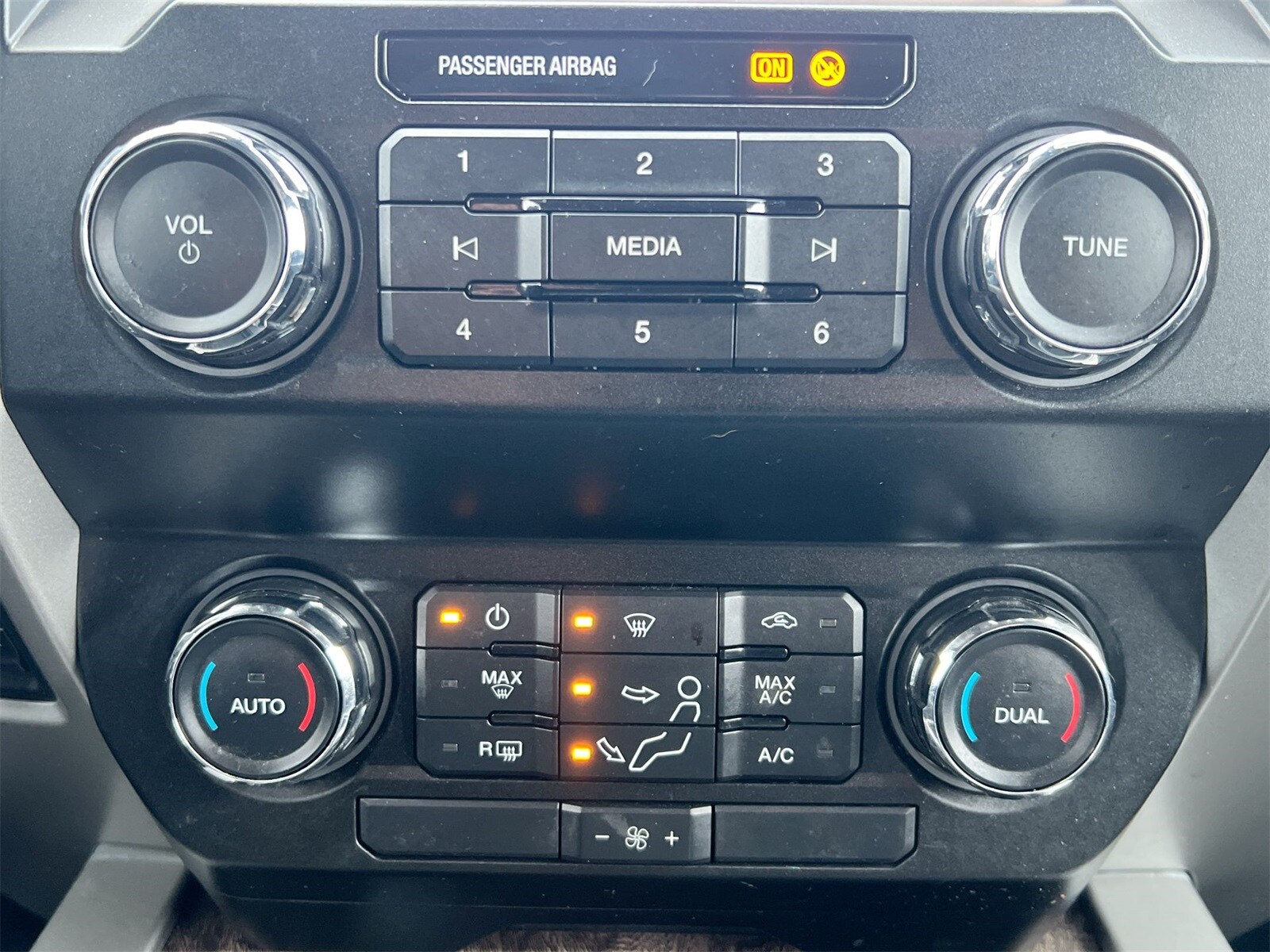 Thumbnail: 2019 Ford F-350 - 28