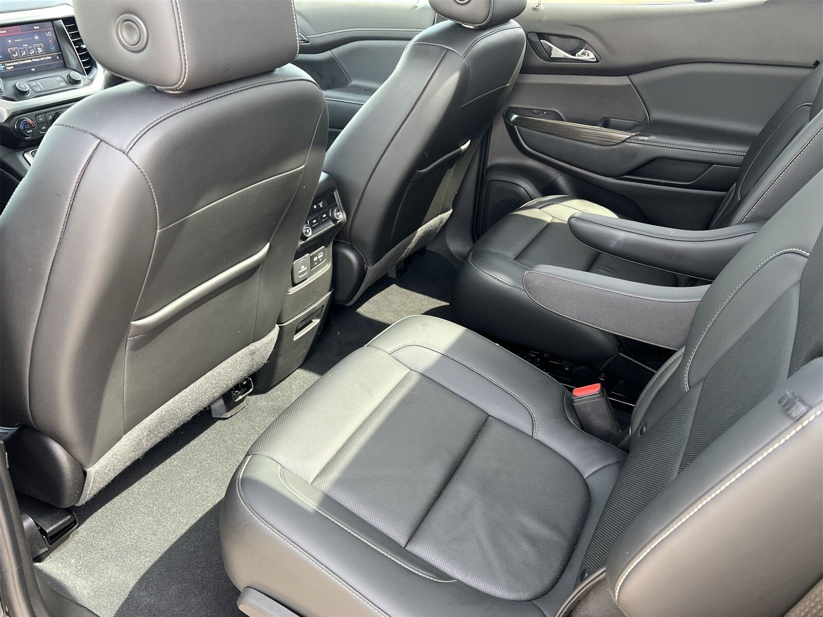 Thumbnail: 2022 GMC Acadia - 18