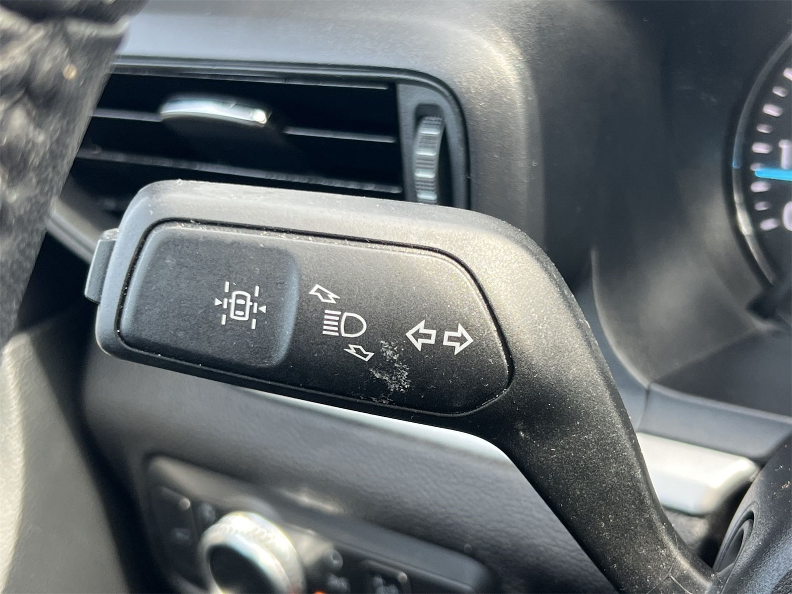 Thumbnail: 2022 Ford Explorer - 27