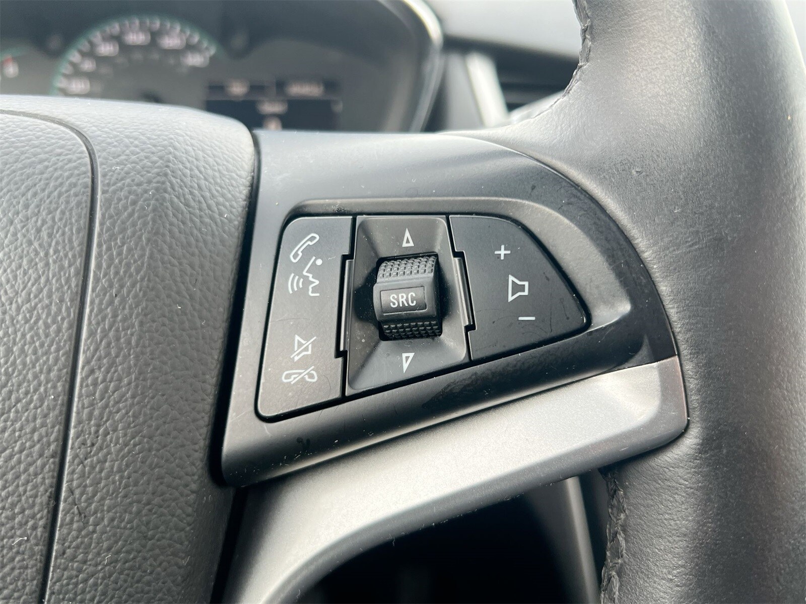 Thumbnail: 2017 Chevrolet Trax - 25