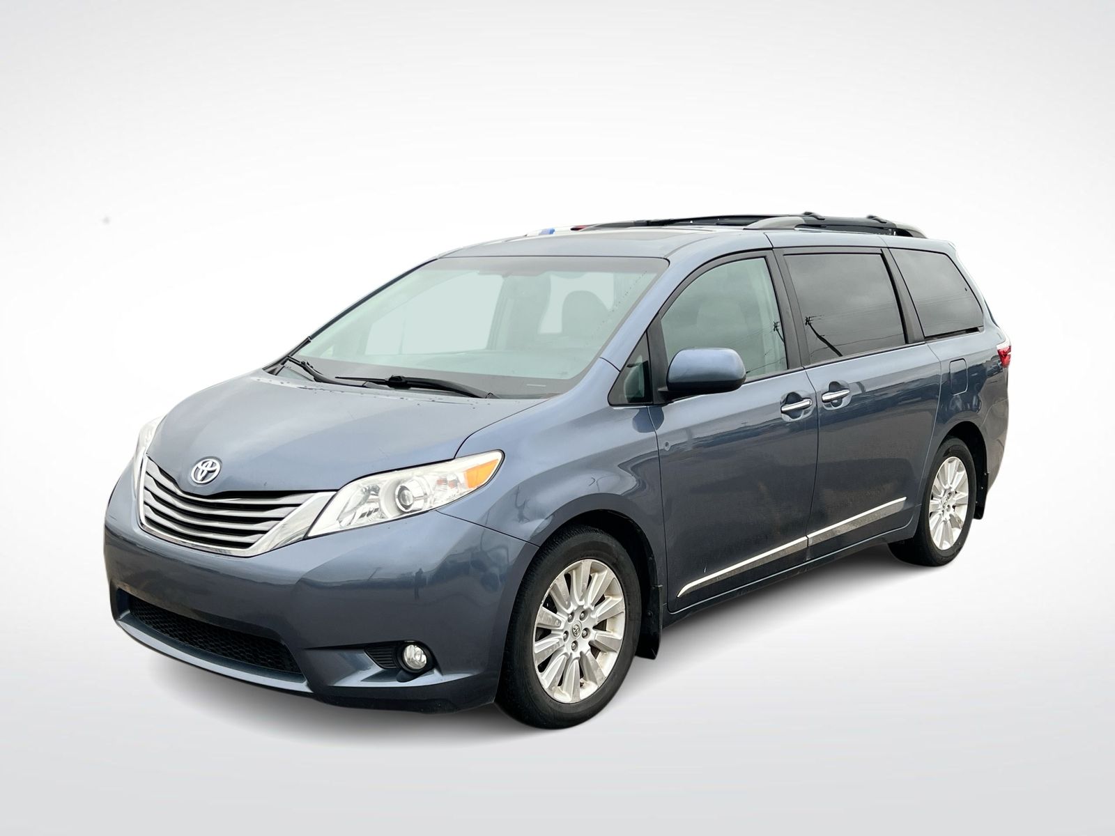 Thumbnail: 2015 Toyota Sienna - 4