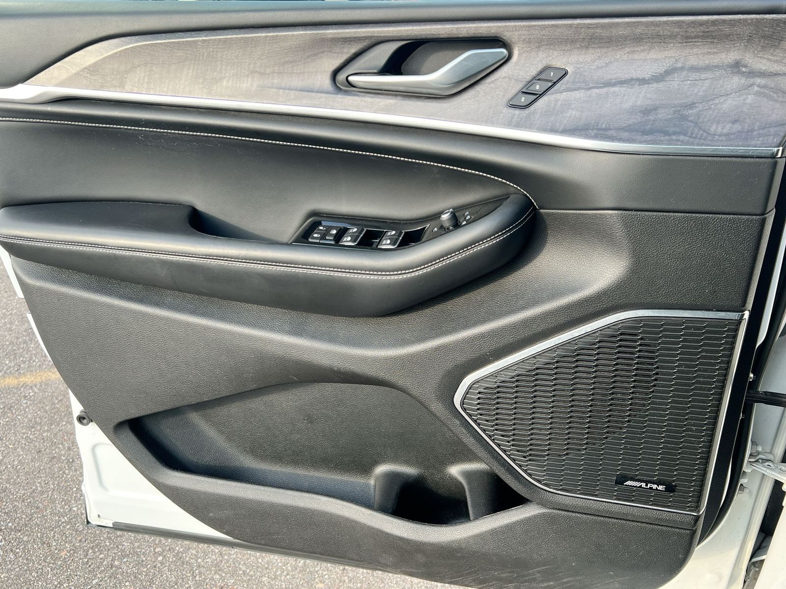 Thumbnail: 2022 Jeep Grand Cherokee - 30