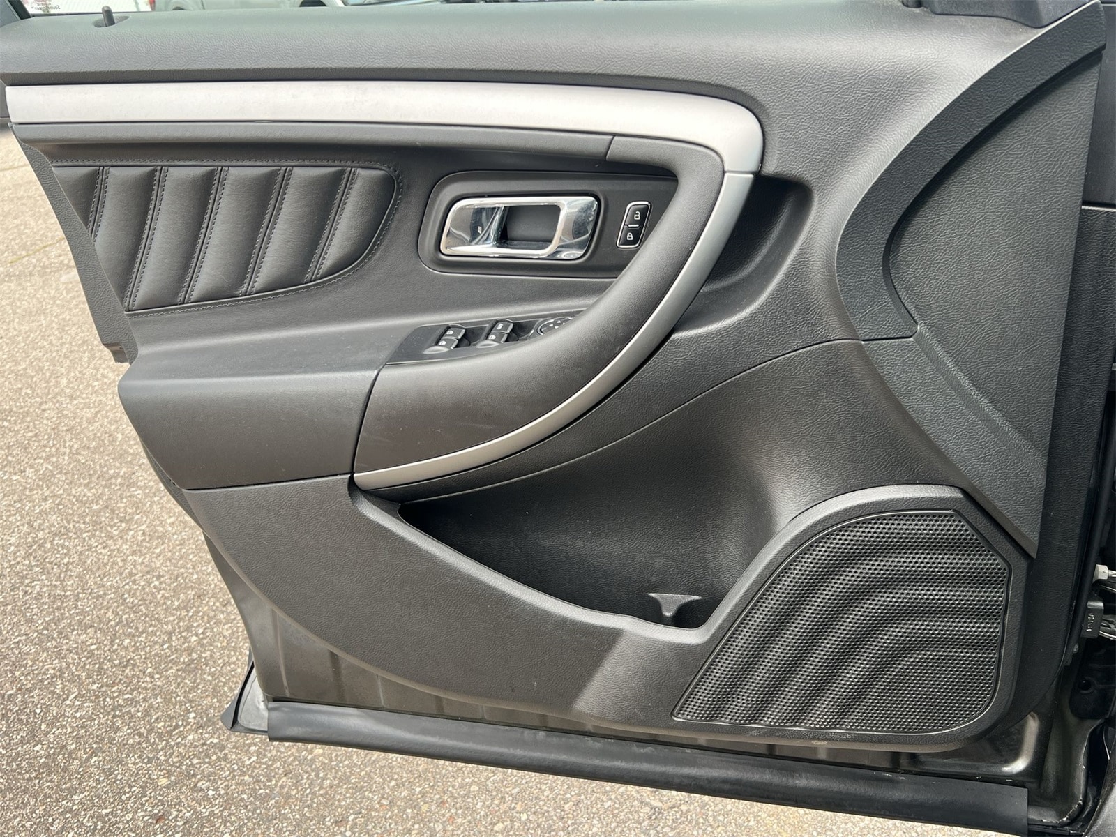 Thumbnail: 2016 Ford Taurus - 30