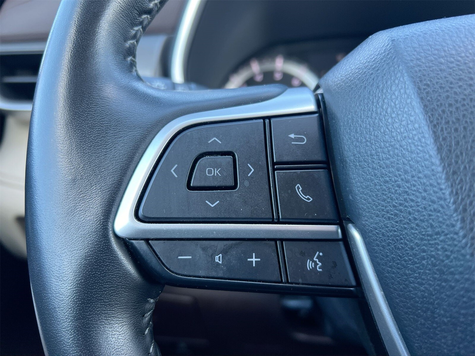 Thumbnail: 2022 Toyota Highlander - 24