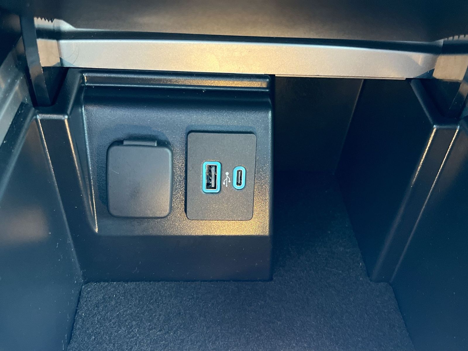 Thumbnail: 2023 Ford Explorer - 30