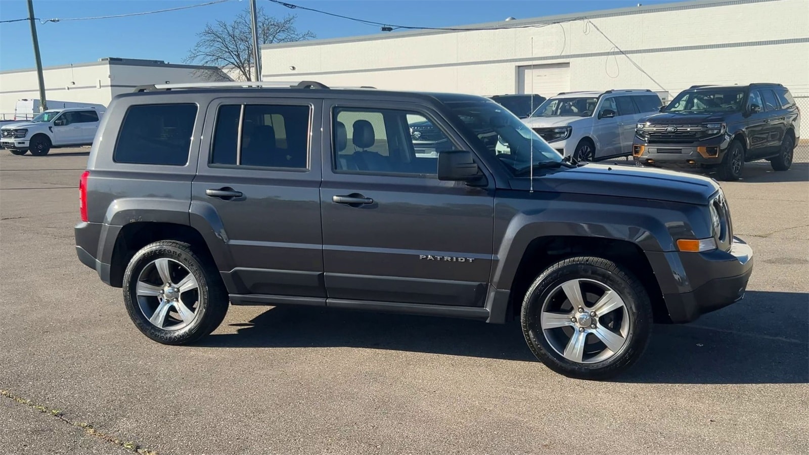 Thumbnail: 2016 Jeep Patriot - 9