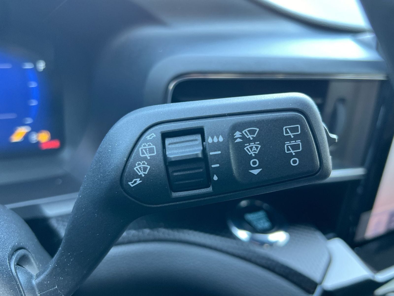 Thumbnail: 2023 Ford Explorer - 25