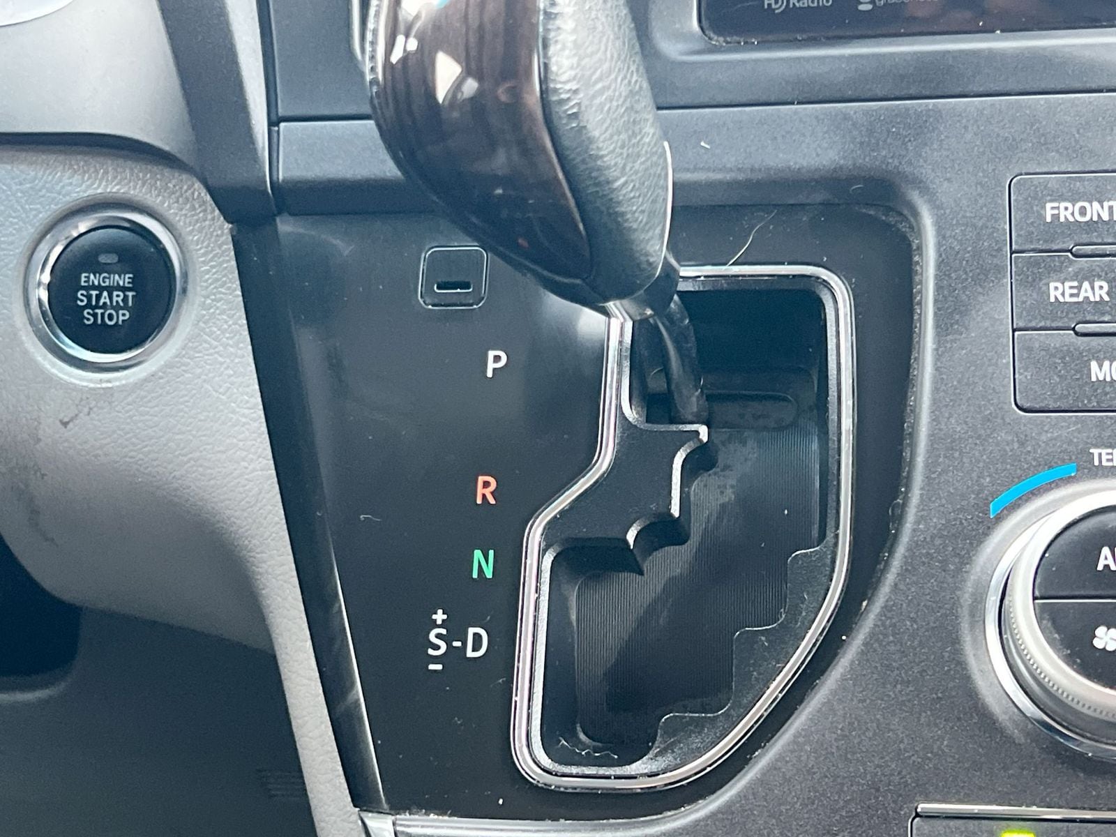 Thumbnail: 2015 Toyota Sienna - 32