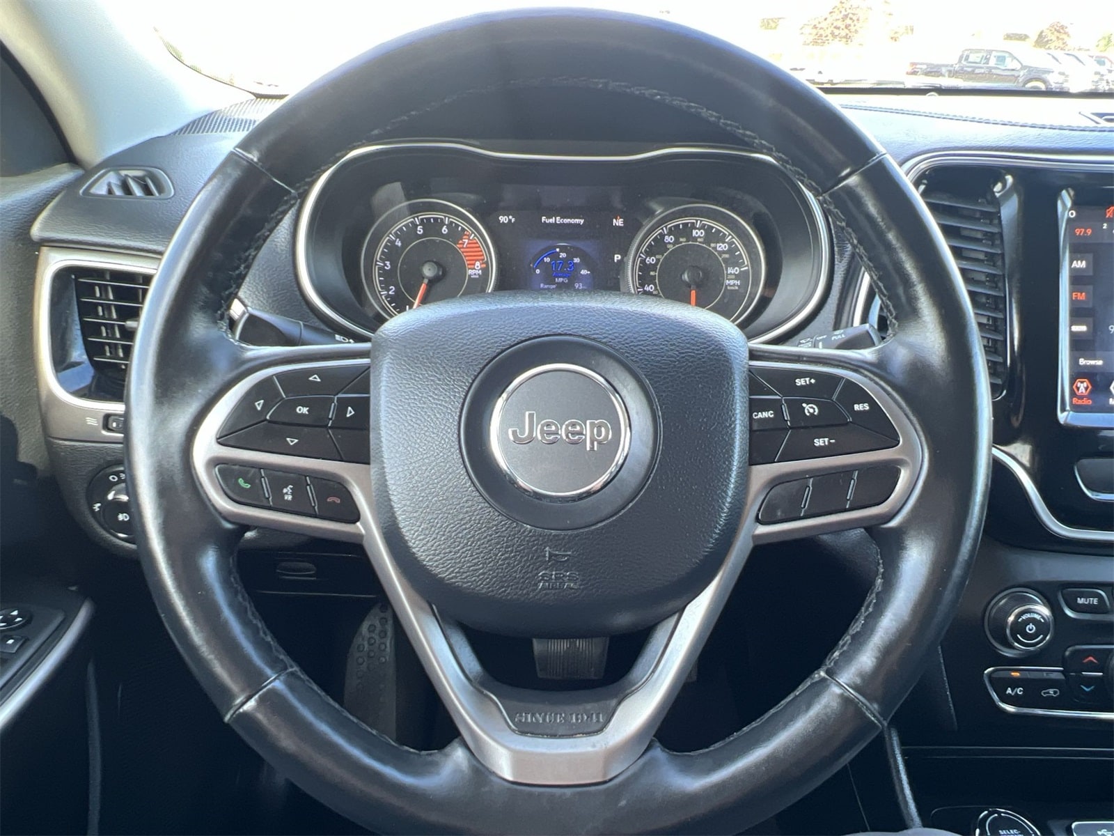 Thumbnail: 2019 Jeep Cherokee - 23