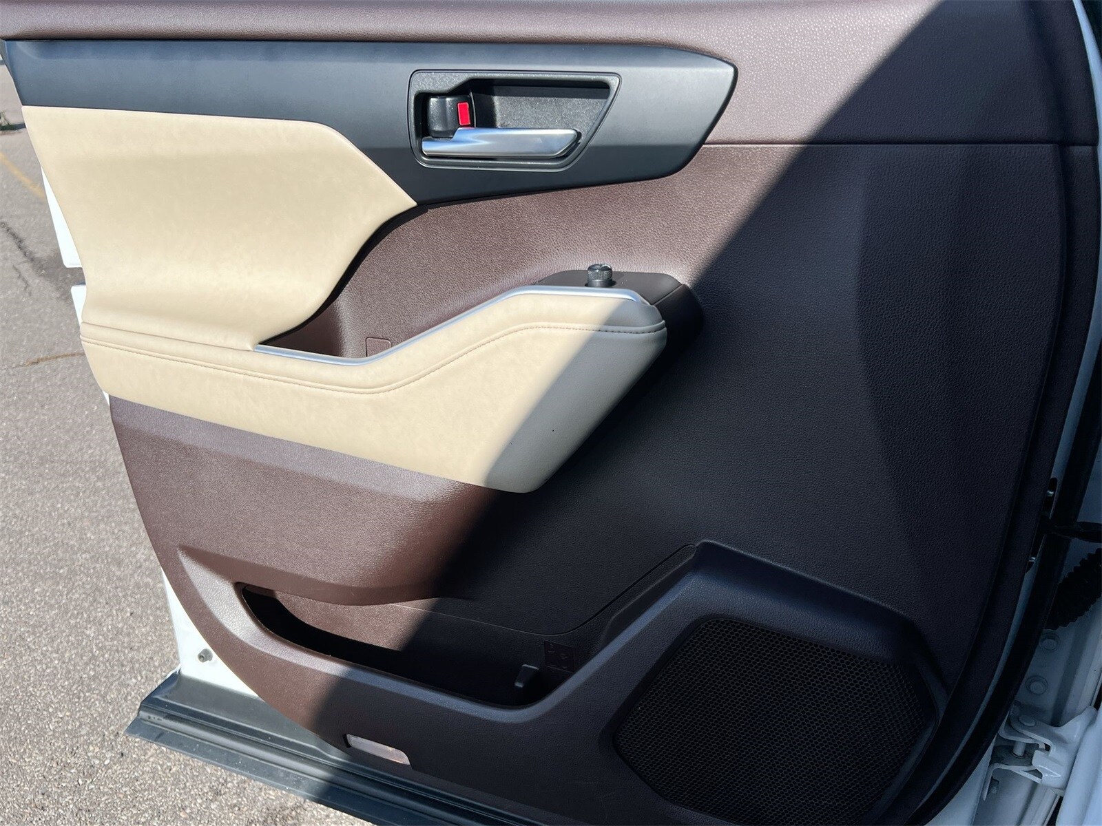 Thumbnail: 2022 Toyota Highlander - 30