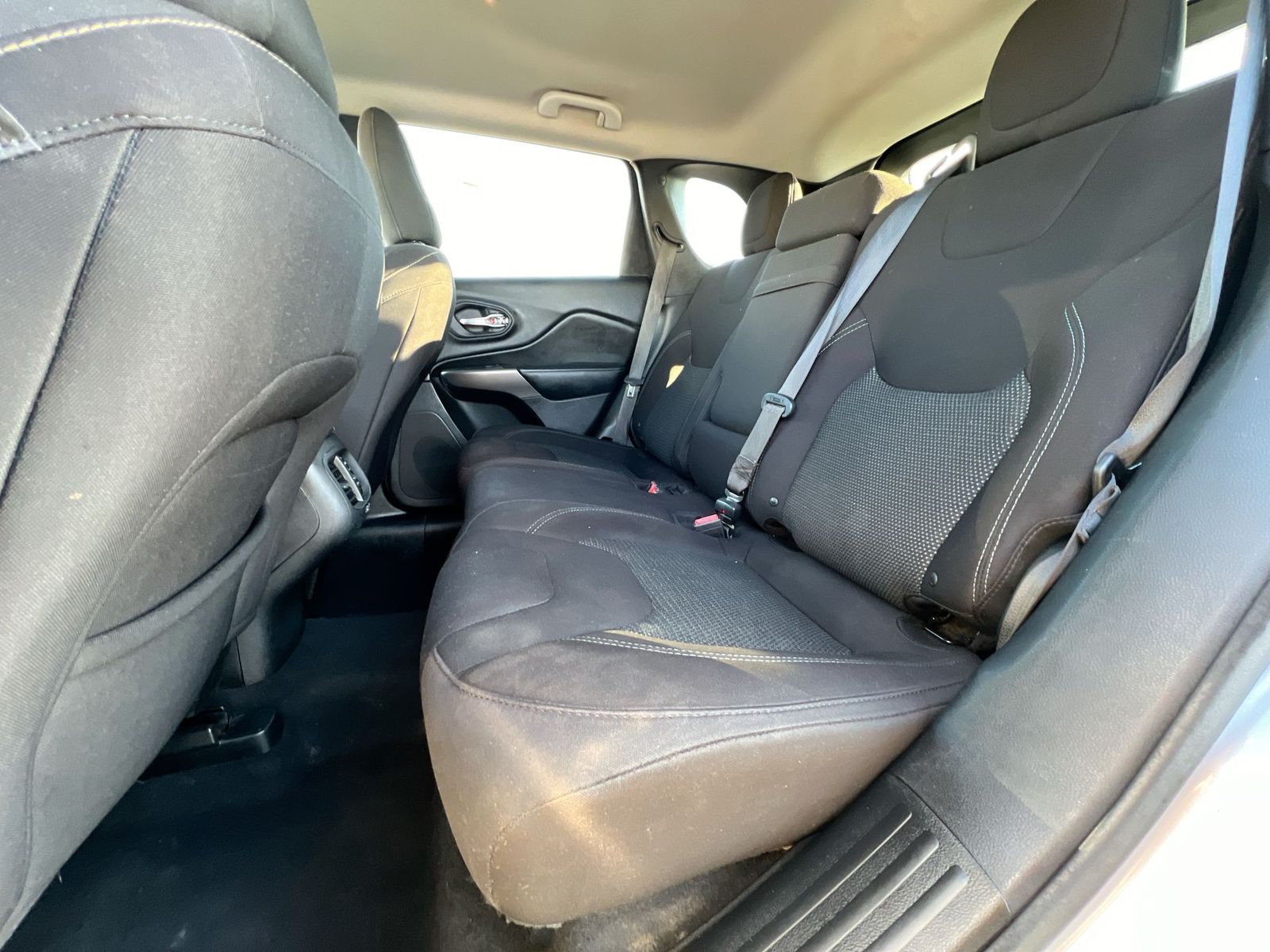 Thumbnail: 2019 Jeep Cherokee - 19