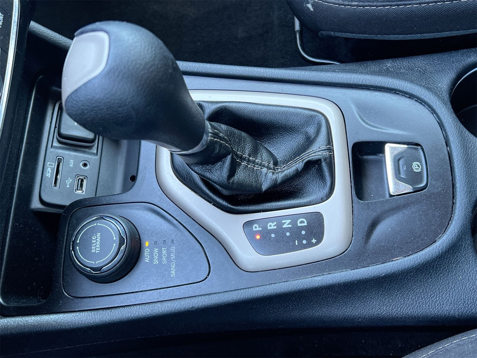 Thumbnail: 2016 Jeep Cherokee - 31