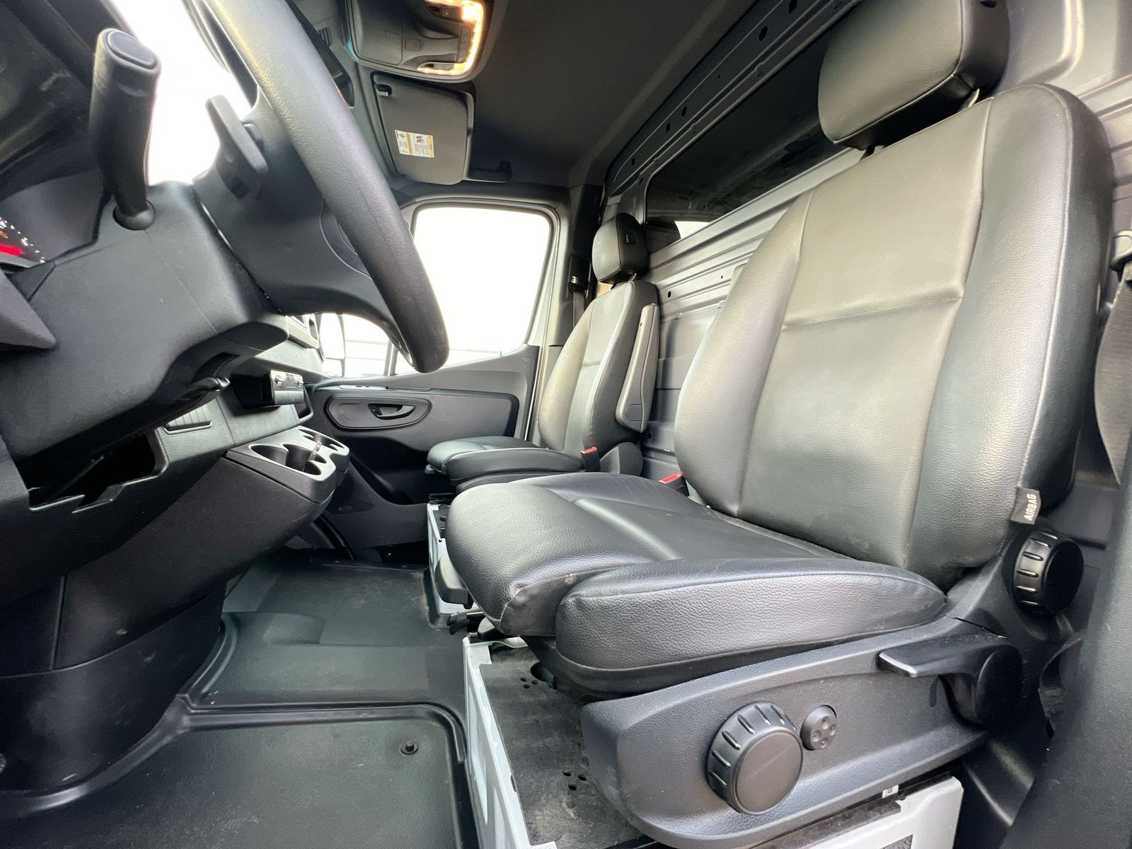 Thumbnail: 2023 Mercedes-Benz Sprinter - 16