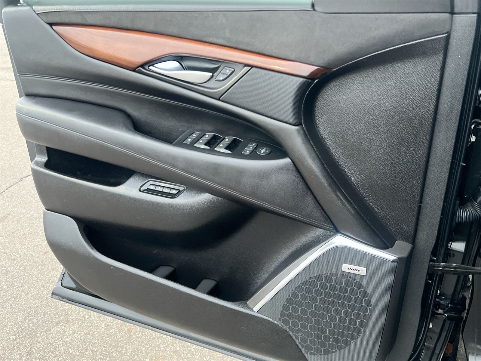 Thumbnail: 2016 Cadillac Escalade - 29