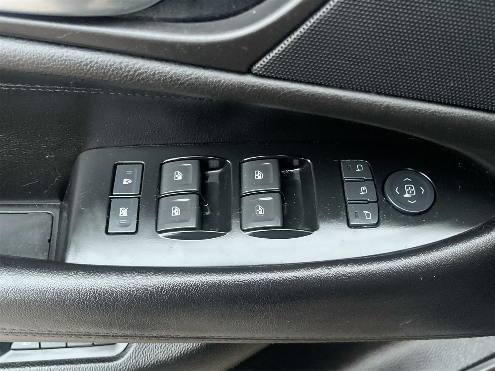 Thumbnail: 2016 Cadillac Escalade - 17