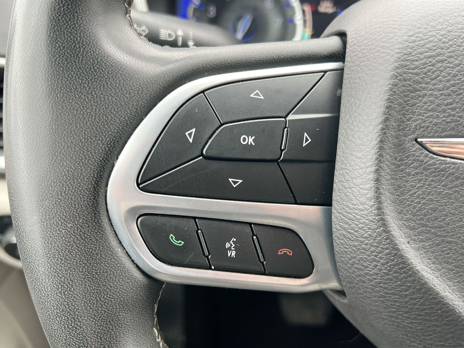 Thumbnail: 2023 Chrysler Pacifica - 23