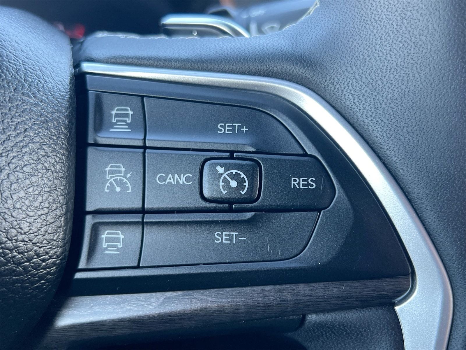 Thumbnail: 2024 Jeep Grand Cherokee - 24