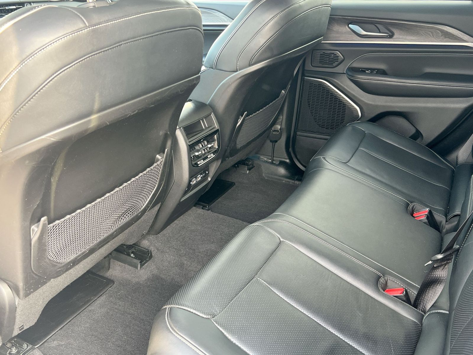 Thumbnail: 2022 Jeep Grand Cherokee - 18