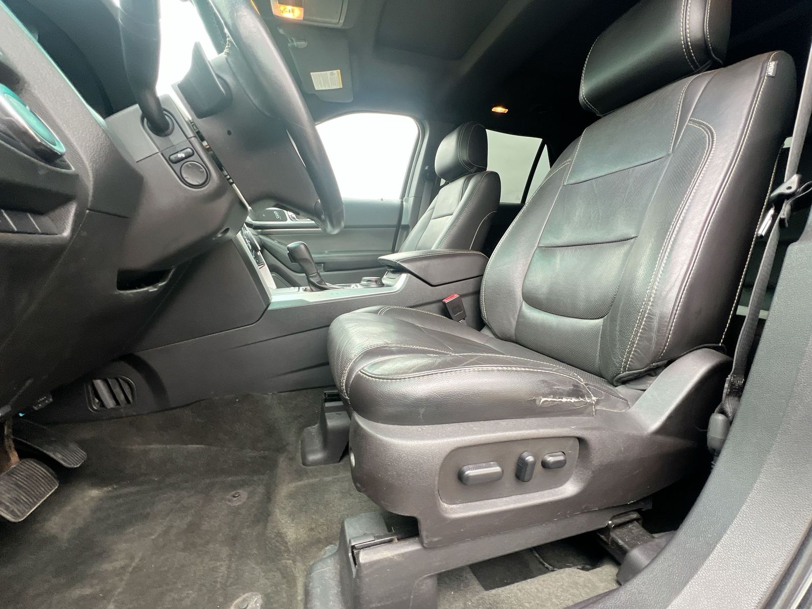 Thumbnail: 2014 Ford Explorer - 16