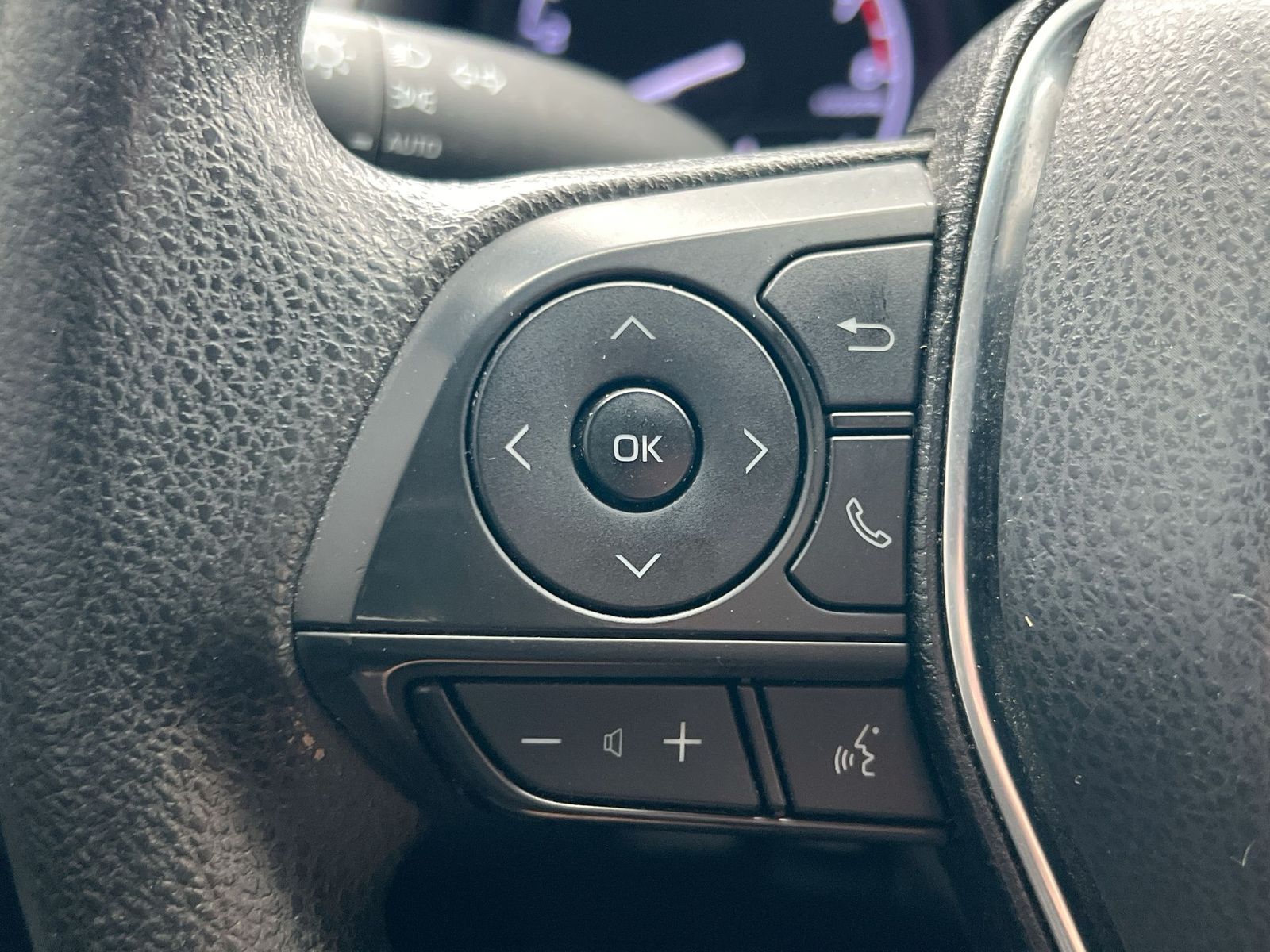 Thumbnail: 2019 Toyota Camry - 23