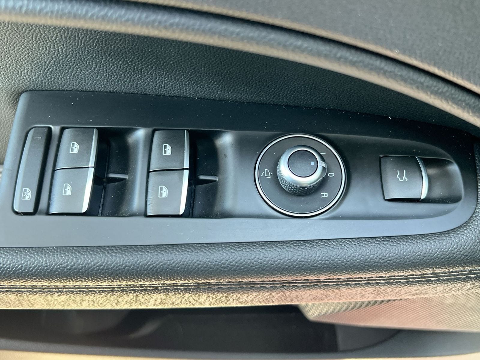 Thumbnail: 2020 Alfa Romeo Stelvio - 17
