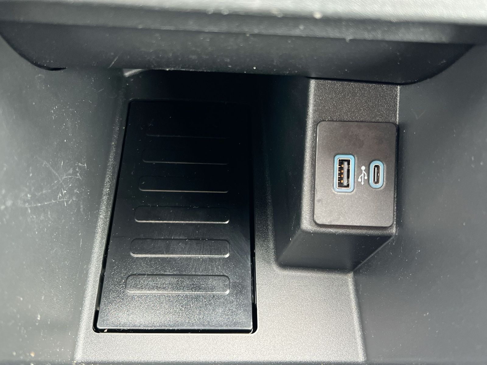 Thumbnail: 2024 Ford Edge - 31