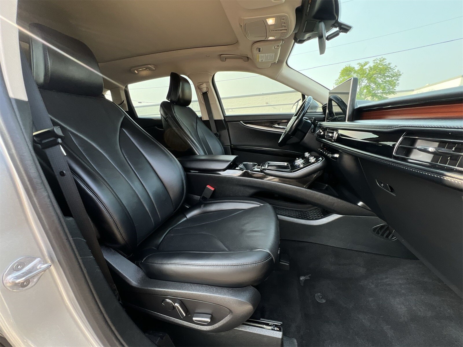 Thumbnail: 2022 Lincoln Nautilus - 22