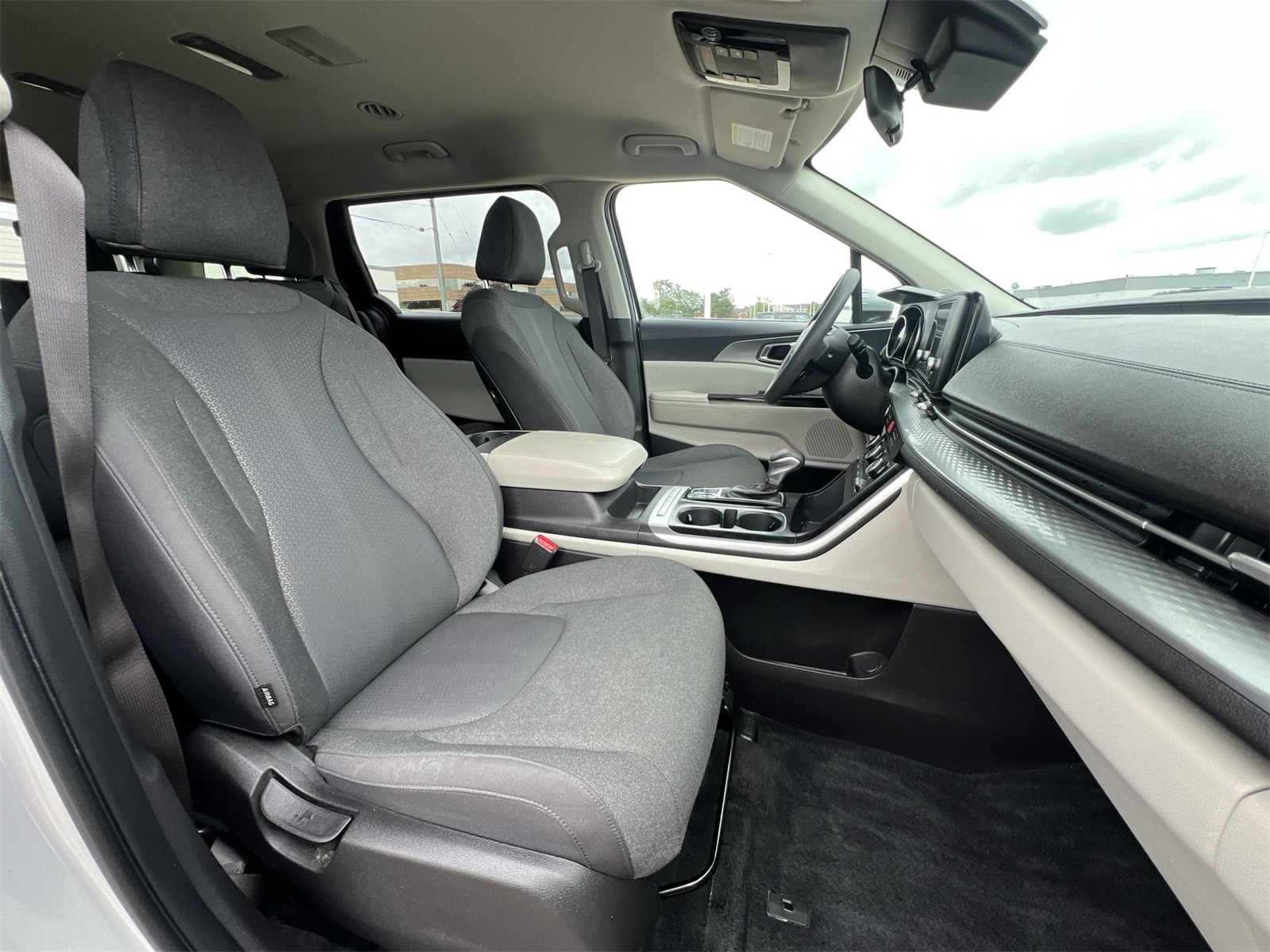 Thumbnail: 2023 Kia Carnival - 22