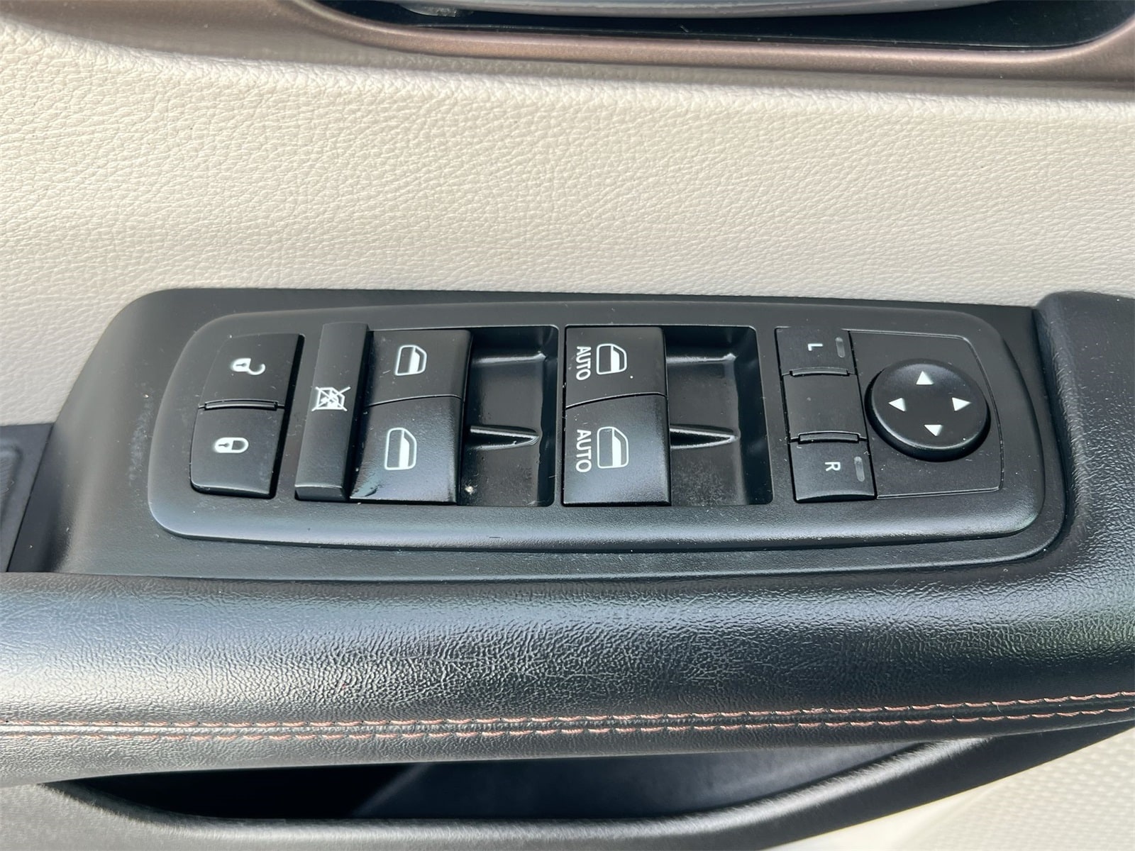 Thumbnail: 2019 Chrysler Pacifica - 18